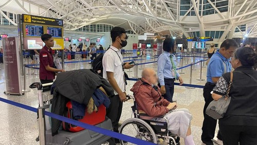 Foto: PGMG dideportasi melalui Bandara Internasional Ngurah Rai dengan tujuan akhir Brussels International Airport, Selasa (23/1/2024).