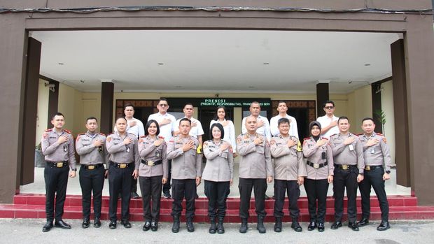 Direktur Program Sarjana Sekolah Tinggi Ilmu Kepolisian/Perguruan Tinggi Ilmu Kepolisian (STIK/PTIK) Lemdiklat Polri, Brigjen Nurul Azizah, mengunjungi Polda Kepulauan Riau (Kepri) dalam rangka memimpin Tim Supervisi dan Asistensi Penelitian Skripsi Mahasiswa S1 Angkatan ke-81.
