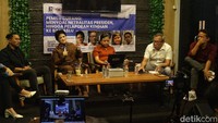 Pembicara yang hadir dalam diskusi adalah pegiat hukum tata negara dan hukum administrasi negara Bivitri Susanti, peneliti Badan Riset dan Inovasi Nasional (BRIN) Poltak Partagi Nainggolan, pengamat militer Connie Rahakundini Bakrie.