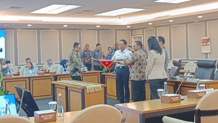 DPR jalin kerja sama dengan KAI dan KCIC