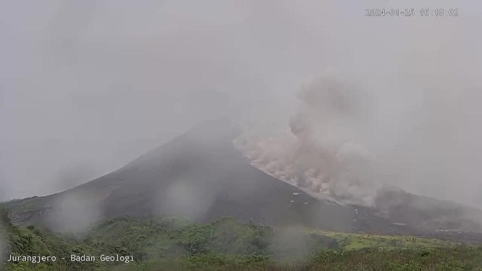 Erupsi Merapi pada Kamis (25/1/2024).