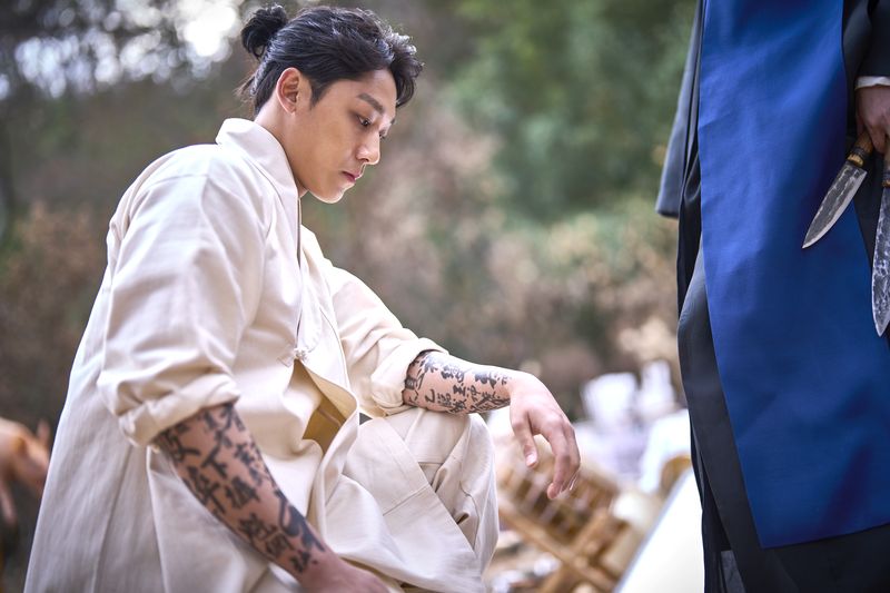 Film Korea Exhuma disutradarai Jang Jae Hyun, diperankan Lee Do Hyun, Kim Go Eun, Choi Min Sik, dan Yoo Hai Jin. Film ini direncanakan tayang Februari 2024.