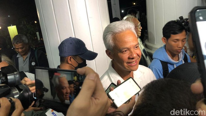 Ganjar Pranowo ditemui wartawan di TBY, Rabu (24/1) malam.