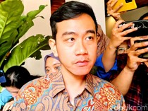 Gibran Rakabuming Respons Viral Pose 2 Jari dari Mobil Kepresidenan