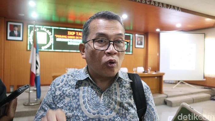 Guru Besar Komunikasi Politik Universitas Pendidikan Indonesia (UPI) Karim Suryadi