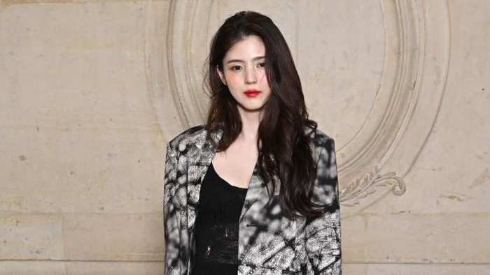 PARIS, FRANCE - JANUARY 22: (EDITORIAL USE ONLY - For Non-Editorial use please seek approval from Fashion House) Han So-hee attends the Christian Dior Haute Couture Spring/Summer 2024 show as part of Paris Fashion Week  on January 22, 2024 in Paris, France. (Photo by Stephane Cardinale - Corbis/Corbis via Getty Images)