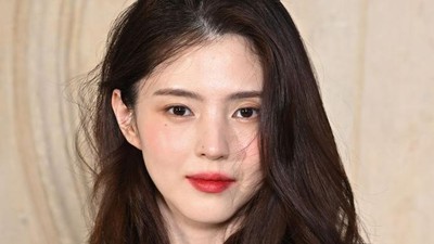 5 Gaya Makeup Han So Hee, Lipstik Merah Terang Jadi Andalan