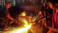 Pembuatan keris pusaka tersebut membutuhkan waktu selama sebulan.