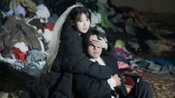 Intip Belakang Layar MV Love Wins All IU Bareng V BTS Intip Belakang Layar MV Love Wins All IU Bareng V BTS