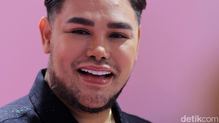 Ivan Gunawan meluncurkan Brand kompor SRY