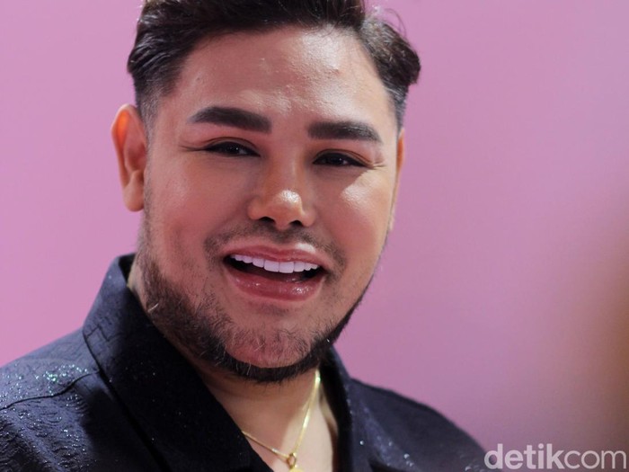 Ivan Gunawan meluncurkan Brand kompor SRY