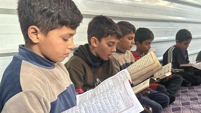 Potret Anak-anak Kamp Pengungsi Gaza Hafalan Al-Quran di Tengah Agresi
