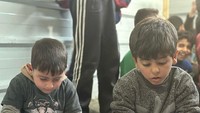 Akhir tahun lalu, kantor berita Quds News Network melaporkan, sebanyak 120 anak laki-laki dan perempuan Palestina di kamp pengungsian Rafah berhasil menamatkan hafalan Al-Qurannya sebanyak 30 juz. (Foto: Instagram @rabie_noqaira)