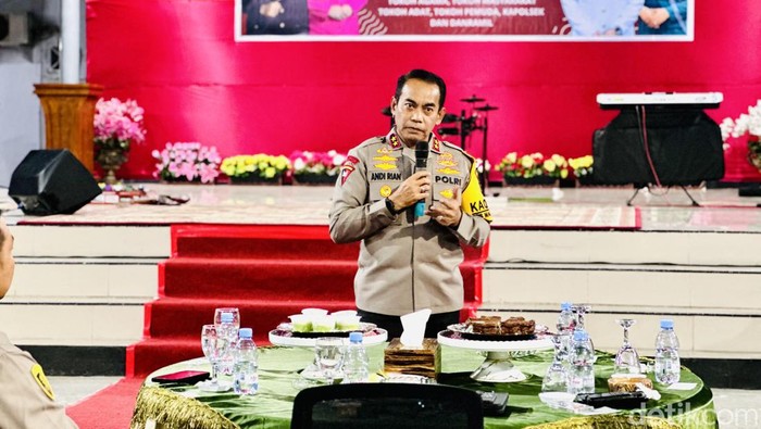 Kapolda Sulsel Irjen Andi Rian R Djajadi tatap muka dengan warga Sinjai.