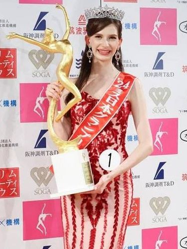 Karolina Shiino Karolina Shiino