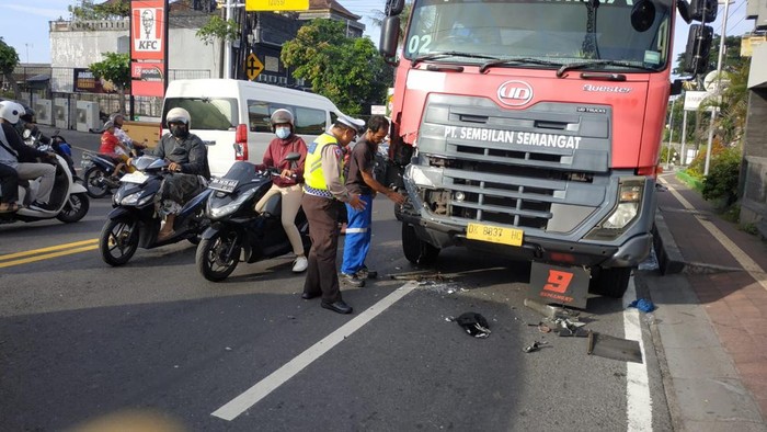 Truk Lpg Yang Tabrak Pengendara Motor Hingga Tewas Hendak Ke Depo Manggis Truk Lpg Yang Tabrak Pengendara Motor Hingga Tewas Hendak Ke Depo Manggis