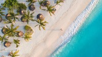 Zanzibar terkenal dengan pesona pulau tropis, pantai putih, laut jernih. Sebut saja Pantai Pongwe, Pantai Kiwengwa hingga Pantai Paje.