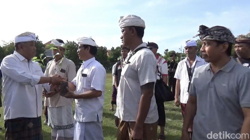 Ketua KPU Provinsi Bali I Dewa Agung Gede Lidartawan di Lapangan Wayan Bulit, Serangan, Denpasar, Kamis (25/1/2024). (Rizki Setyo Samudro)