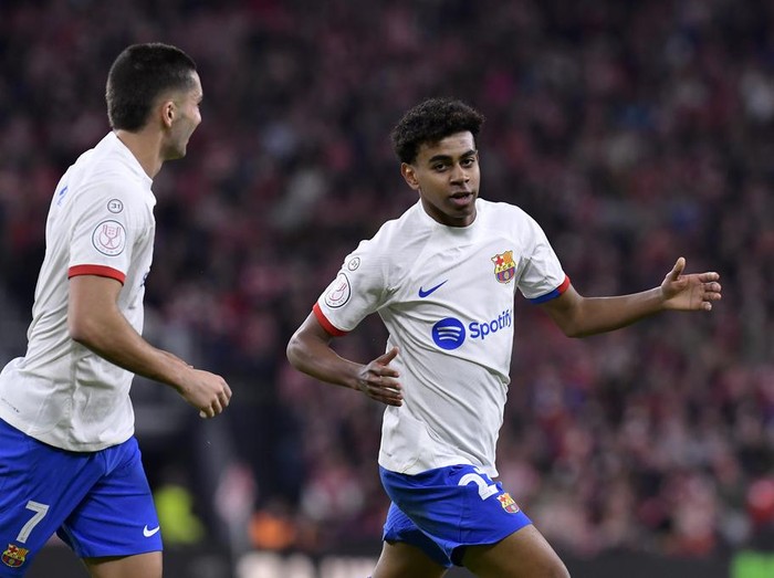 Barcelona's Lamine Yamal celebrates scoring his side's second goal, during the Copa del Rey quarterfinals soccer match between Athletic Bilbao and Barcelona at the San Mames stadium in Bilbao, Spain, on Wednesday, Jan. 24, 2024. (AP Photo/Alvaro Barrientos)