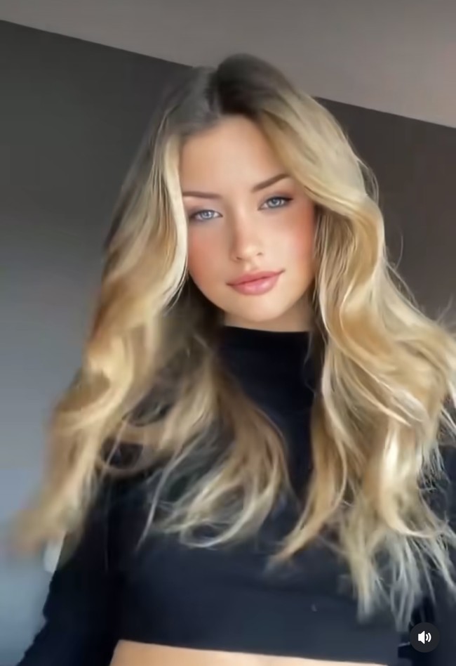 Model AI ini tak hanya berparas cantik dan bertubuh seksi. Lexi Love mampu beradaptasi dengan ribuan pria yang memiliki kepribadian dan minat berbeda. Bahkan melakukan flirting untuk menggoda mereka yang menjadi subscribers setia. Foto: dok. Instagram @lexilove.x