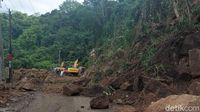 Jalan Poros Maros-Bone Lumpuh Total Akibat Longsor Di Timpo Ladang