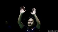 Ginting pada akhirnya berhasil menutup permainan usai pukulannya dinyatakan masuk, menyusul challenge gagal dari lawannya, dengan 21-17. Partai ini berlangsung 53 menit. 