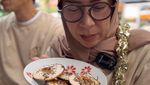 Melly Goeslaw Asyik Blusukan Demi Kopi hingga Makan Surabi