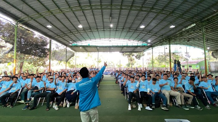 Menangkan Prabowo-Gibran, Gempita Laksanakan Konsolidasi Relawan Canvasing Gerakan Persatuan Indonesia Cinta Tanah Air (Gempita) melaksanakan konsolidasi relawan canvasing dibeberapa titik. Ini merupakan komitmen dan usaha Gempita untuk memenangkan Prabowo-Gibran di pemilu presiden 2024.