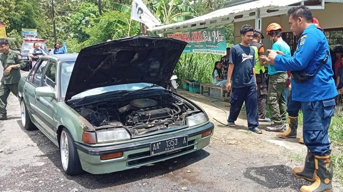 Mobil terbakar di Gunungkidul.