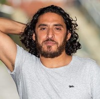 Angela mengungkap trik yang dipakai Mohamed untuk menggaet wanita paruh baya yang sudah janda. Dia dihujani dengan pujian dan membelikannya bunga. Selama hubungan mereka yang hanya beberapa bulan itu, Angela mengatakan bahwa dia sudah mengeluarkan uang hingga 5.000 poundsterling atau sekitar Rp 99 juta. Foto: dok. Facebook