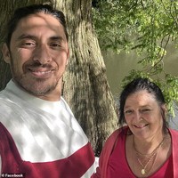 Setelah cerai dari Iris, Mohamed kemudian menjalin asmara dengan wanita 61 tahun bernama Angela Roger. Nyatanya, Mohamed telah menjalin asmara diam-diam dengan Angela saat masih menikah dengan Iris. Foto: dok. Facebook