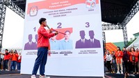 Setelah itu, ia pun mengajak warga untuk mencoblos PSI dan sejumlah calon legislatif dari PSI. Ketua DPW PSI Sumut HM Nezar Djoeli dalam kesempatan itu juga mengajak warga untuk hadir ke TPS pada 14 Februari 2024. Kemudian mencoblos PSI.