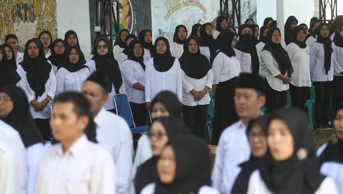 Momen Pelantikan 5,7 Anggota KPPS Serentak di Berbagai Wilayah Indonesia