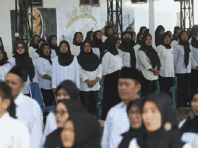 Momen Pelantikan 5,7 Anggota KPPS Serentak di Berbagai Wilayah Indonesia