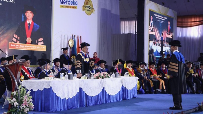 Universitas Pancasila (UP) kembali mengukuhkan Guru Besar. Kali ini adalah Prof. Dr.Reda Manthovani,SH.,LLM yang dikukuhkan sebagaiGuru Besar Ilmu Bidang Hukum Pidana.