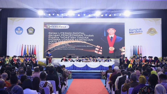 Momen Pengukuhan Guru Besar Hukum Pidana Kampus UP Universitas Pancasila (UP) kembali mengukuhkan Guru Besar. Kali ini adalah Prof. Dr.Reda Manthovani,SH.,LLM yang dikukuhkan sebagaiGuru Besar Ilmu Bidang Hukum Pidana.