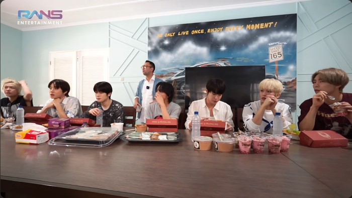 NCT 127 dijamu makanan Indonesia oleh Raffi dan Nagita