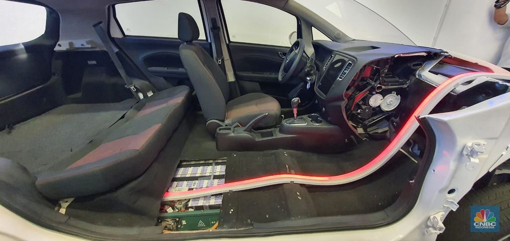 Nitip baterai mobil listrik dari Musium Nikel di Indonesia Morowali Industrial Park (IMIP), Sulawesi Tengah. (CNBC Indonesia/Shanta Curanggana)