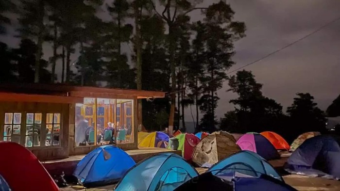 Pemkab Tana Toraja (Tator), Sulawesi Selatan (Sulsel) menutup camping ground atau aktivitas berkemah bagi wisatawan di objek wisata Pango-pango.