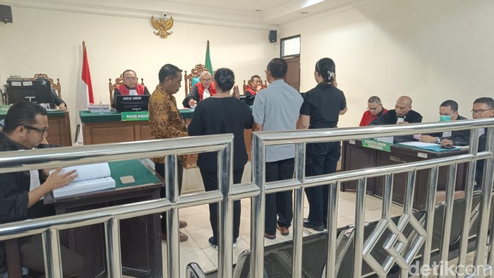 Orang tua dan pacar jadi saksi sidang kasus pembunuhan Bripda ID di Rusun Polri Cikeas.(Rizky/detikcom).