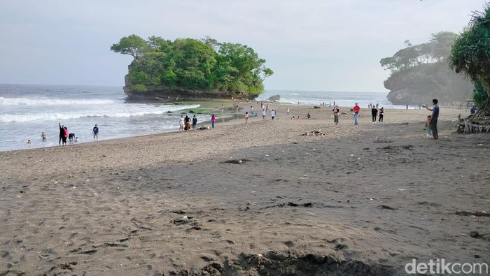 Pantai Madasari Pangandaran.