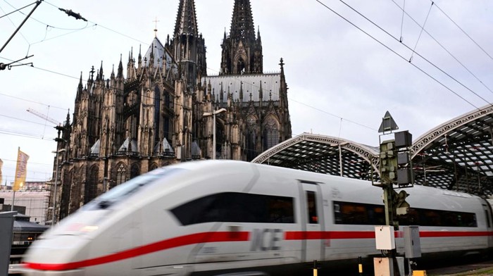 A Deutsche Bahn train stands at Cologne Central Station during a strike led by Germany's GDL train drivers' union, demanding wage increases and a shorter working week, in Cologne, Germany January 24, 2024. REUTERS/Jana Rodenbusch