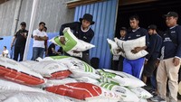 Pemerintah melalui Pupuk Indonesia menggelar gebyar diskon 40 persen pupuk nonsubsidi di Gudang Lini 3 Pupuk Kujang, Cibeureum, Tasikmalaya, Jawa Barat, Kamis (25/1/2024).
