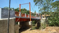 Jembatan itu mendapat renovasi dengan cara dibeton pada akhir tahun 2023 dan tetap mempertahankan ikon gantung.