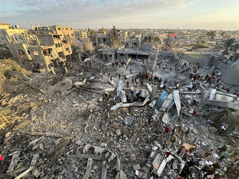 Palestinians inspect the site of an Israeli strike on a mosque, amid the ongoing conflict between Israel and Hamas, in Rafah in the southern Gaza Strip, January 24, 2024. REUTERS/Fadi Shana