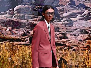Foto: Raihan Fahrizal, Model Indonesia Pertama di Fashion Show Louis Vuitton
