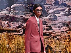 Foto: Raihan Fahrizal, Model Indonesia Pertama di Fashion Show Louis Vuitton