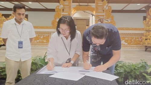 Kantor UPP Kelas II Nusa Penida dan PT Mitra Kasih Perkasa meneken kerja sama penerapan e-ticketing untuk Pelabuhan Sampalan dan Bias Munjul di salah satu hotel di bilangan Sanur, Kota Denpasar, Bali, Kamis (25/1/2024). (Ni Made Lastri Karsiani Putri/detikBali)