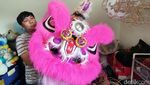 Perajin Kepala Barongsai di Sidoarjo Kebanjiran Pesanan Jelang Imlek