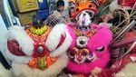 Perajin Kepala Barongsai di Sidoarjo Kebanjiran Pesanan Jelang Imlek